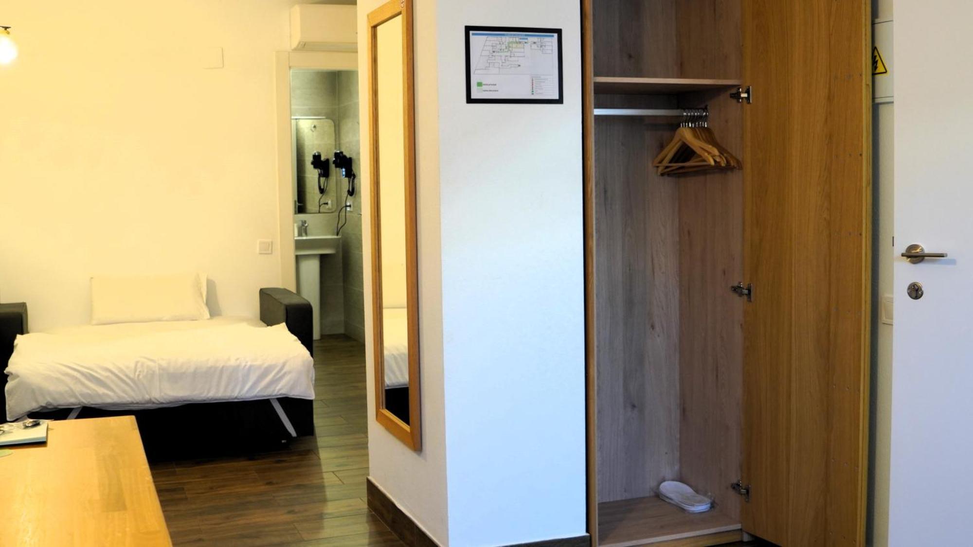 El Patio Hostal อาลิกันเต ภายนอก รูปภาพ